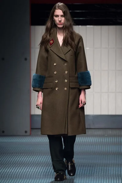 Look 19